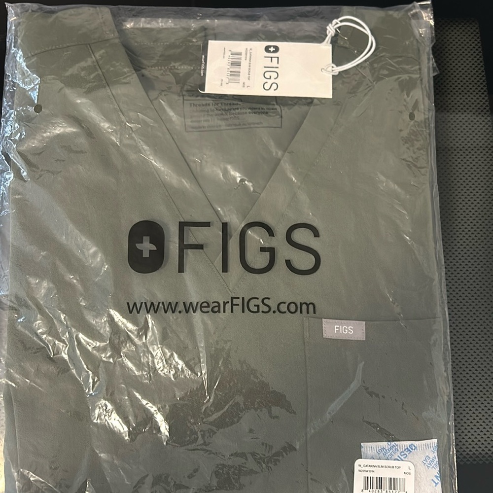 FIGS Moss Top New